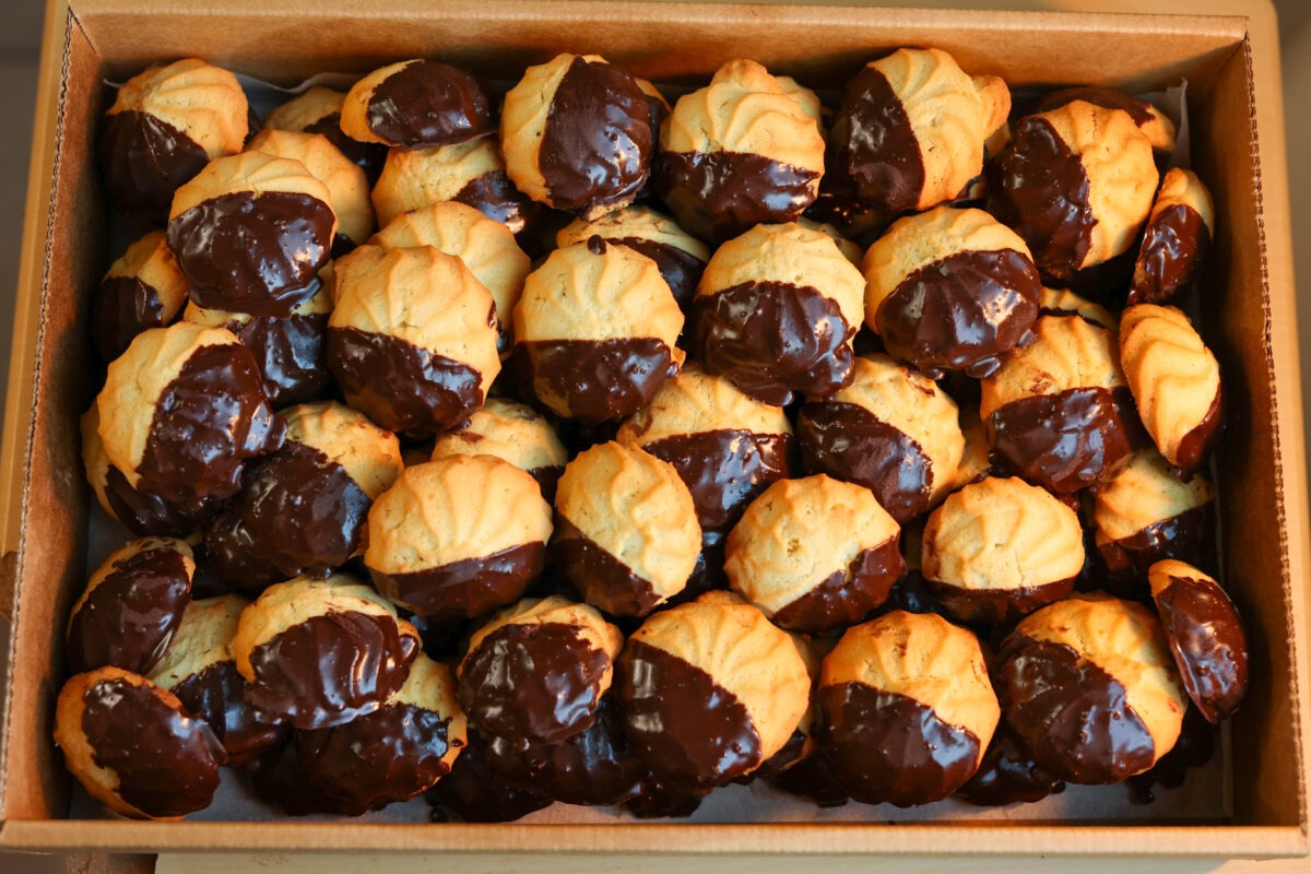 Italian Round Chocolate Dipped Cookies